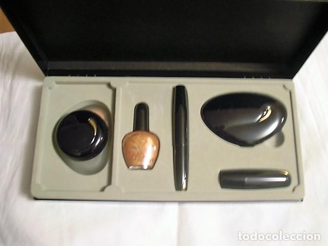 Miniatures of antique perfumes: ANTIGUO ESTUCHE DE AVON SIGNATURE CON LOTE DE PRODUCTOS SIN ESTRENAR