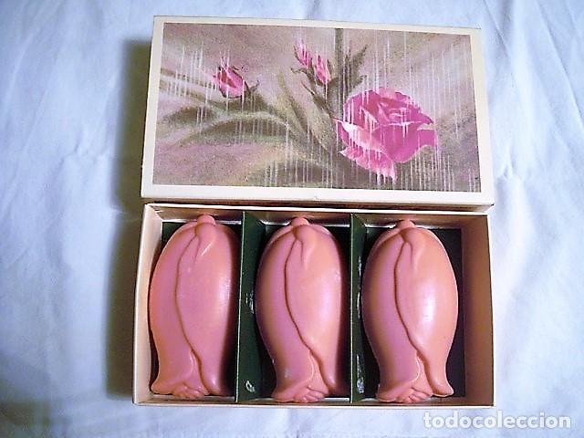 Miniatures of antique perfumes: CAJA ANTIGUA CON 3 JABONES AVON TOUCH OF ROSES , SIN ESTRENAR