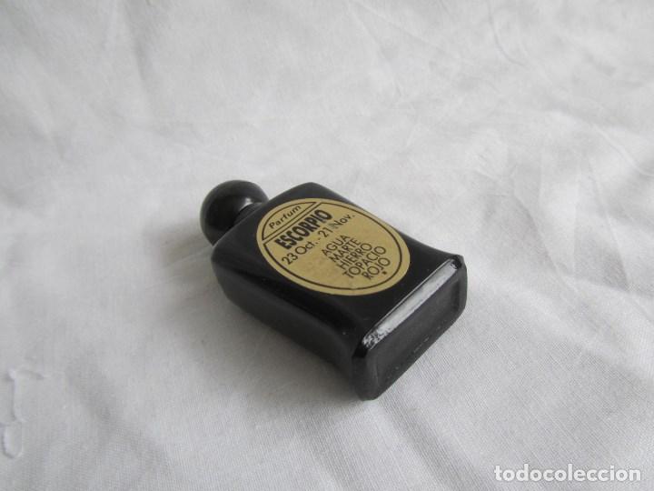 Miniaturas de perfumes antiguos: Frasco de perfume Escorpio - Foto 4