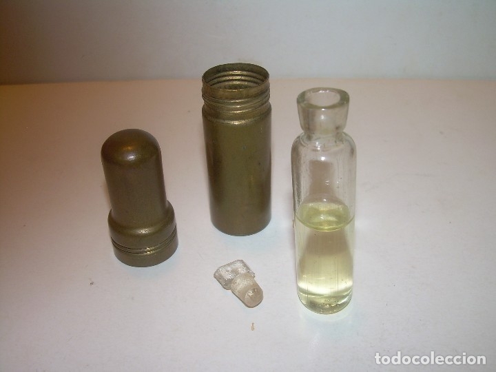 Miniaturas de perfumes antiguos: ANTIGUO PERFUMERO DE CRISTAL CON ESTUCHE DE LATON...CONTIENE RESTOS DE PERFUME. - Foto 3 - 121607807