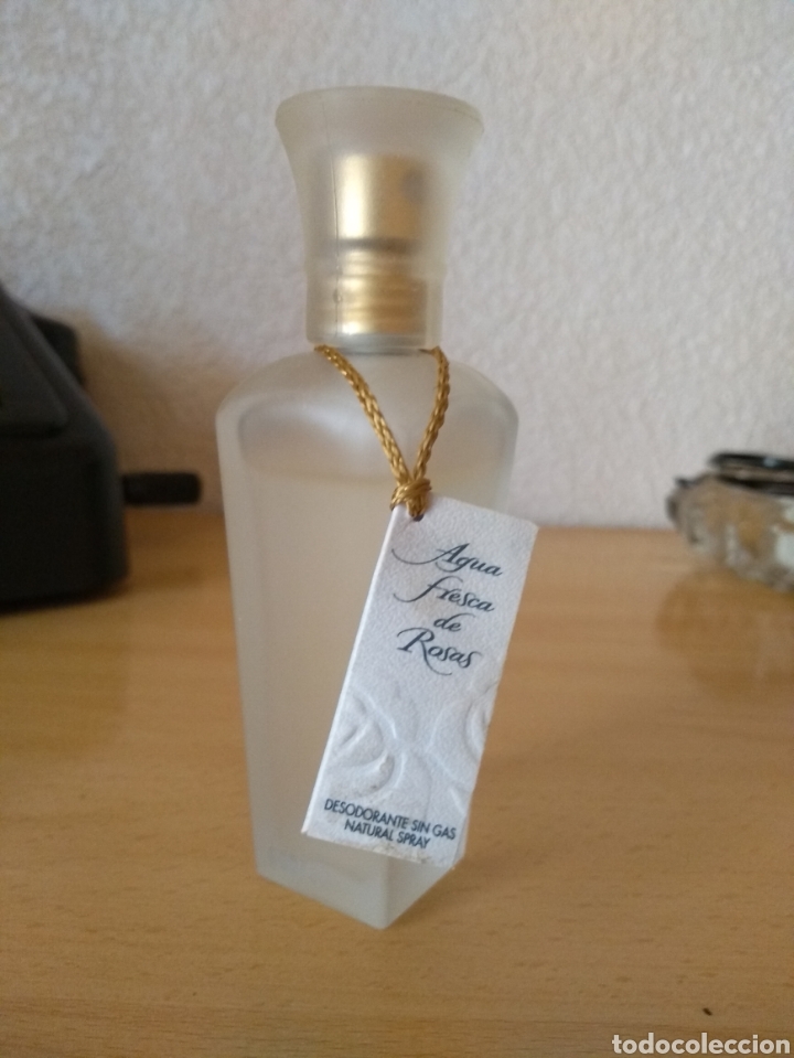 Miniatures of antique perfumes: **MINIATURA DE BOTELLA DE COLONIA DE, --- AGUA FRESCA DE ROSAS--- (ADOLFO DOM&Iacute;NGUEZ) 11 CM**