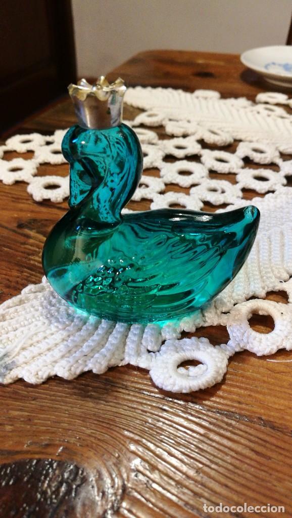Miniaturas de perfumes antiguos: AVON CISNE VERDE. - Foto 1