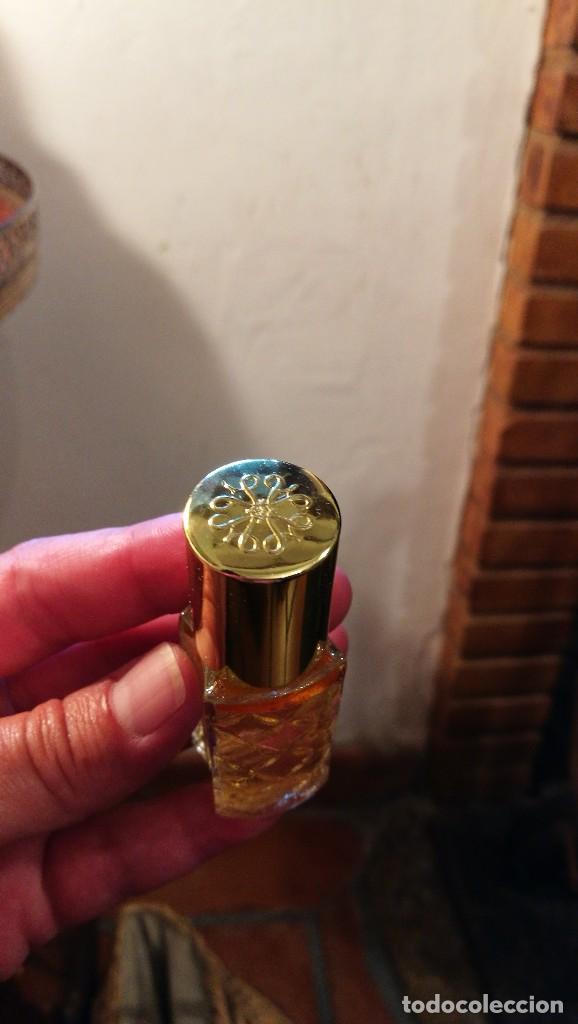 Miniaturas de perfumes antiguos: AVON ROLLON. - Foto 2