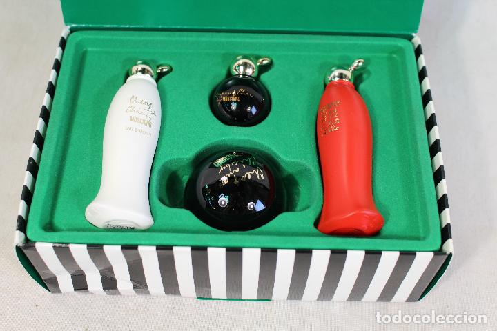 Miniaturas de perfumes antiguos: lote eau de toilette y complementos moschino - Foto 2