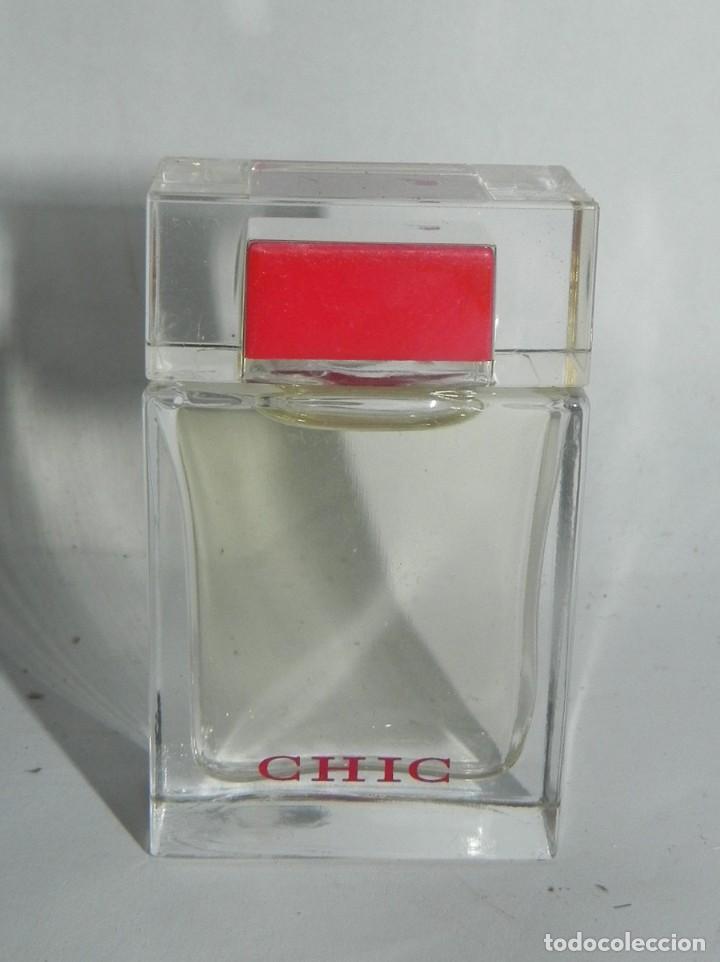 Miniaturas de perfumes antiguos: FRASCO MINIATURA DE PERFUME, CHIC, CONTIENE EL PERFUME. - Foto 1