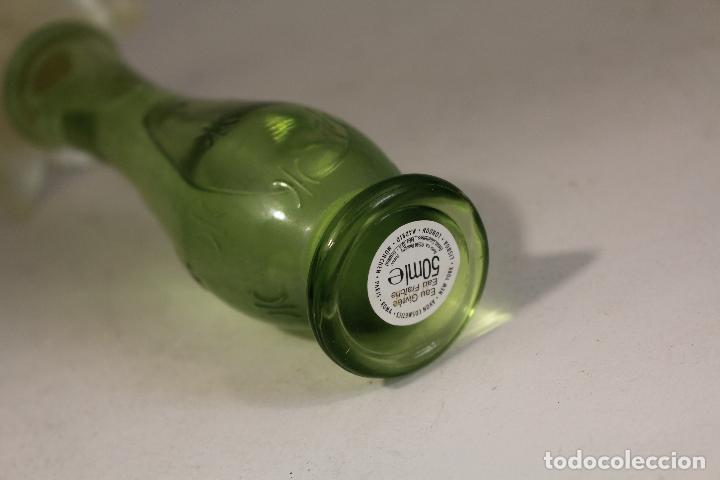 Miniaturas de perfumes antiguos: botella flor -  colonia avon - Foto 3