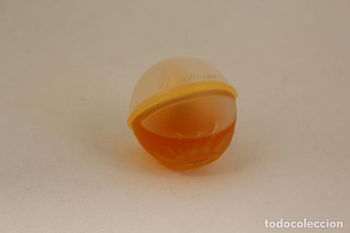 Miniaturas de perfumes antiguos: botella tarro -perfume - avon - - Foto 2