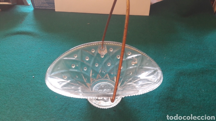 Miniaturas de perfumes antiguos: Cestito de Avon de cristal - Foto 1