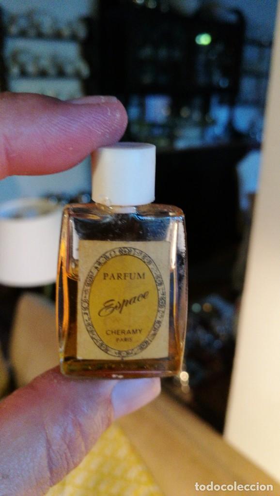 Miniatures of antique perfumes: CHERAMY, ANTIGUA MUESTRA ESPACE