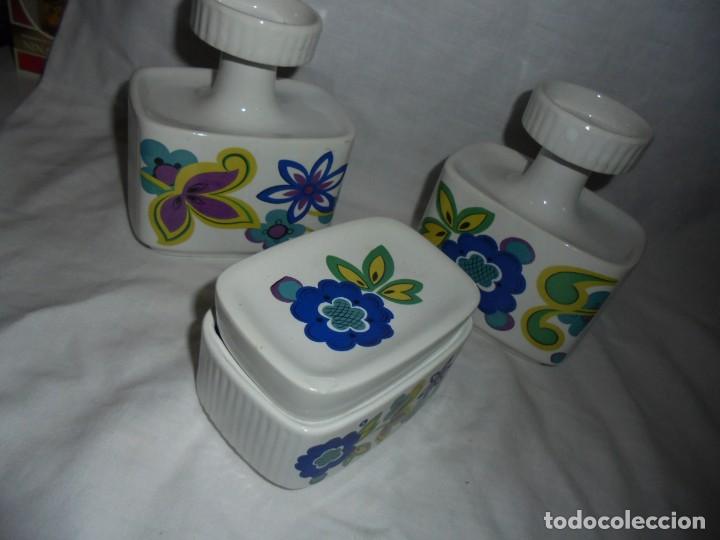 Miniaturas de perfumes antiguos: ORIGINAL JUEGO DE TOCADOR DE LA MARCA GUILLEN AÑOS 60-70 - Foto 4 - 130359954