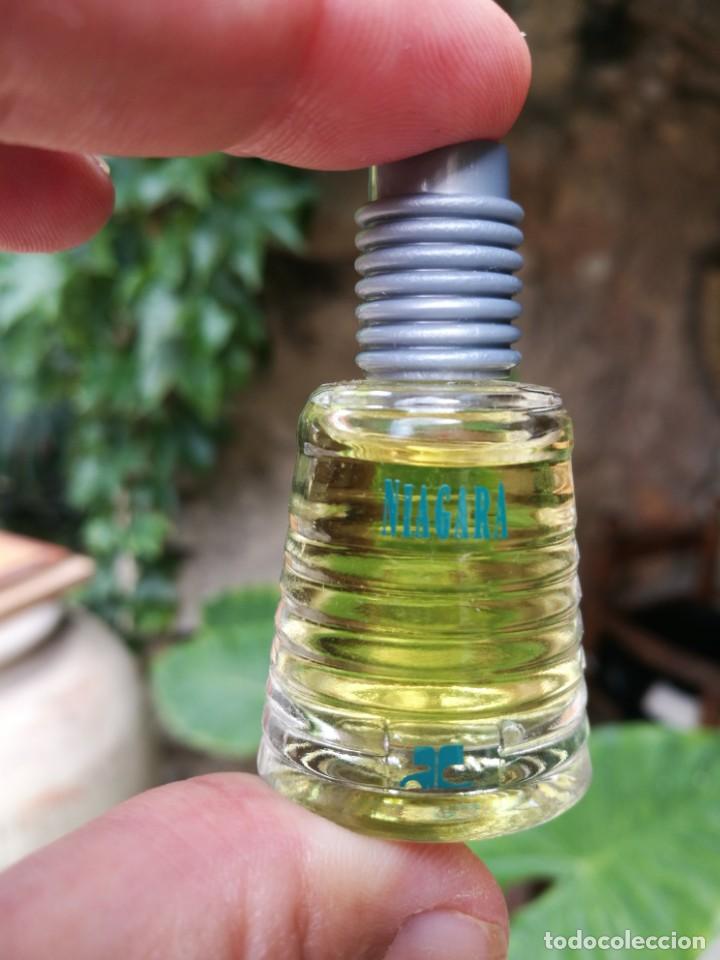 Miniaturas de perfumes antiguos: MINIATURA NIAGARA de COURR&Egrave;GES. - Foto 2