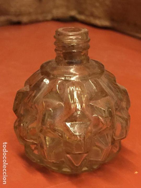 Miniatures of antique perfumes: Antigua botella de colonia o perfume. mide aprox 5,5cms de altura
