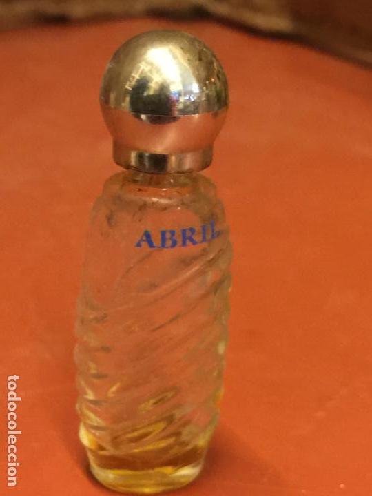 Miniatures of antique perfumes: Antigua y curiosa botella de perfume o colonia. Mide aprox 6cms de alto. ABRIL