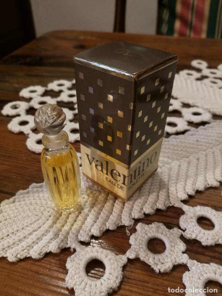 Miniaturas de perfumes antiguos: MINIATURA VALENTINO. - Foto 1