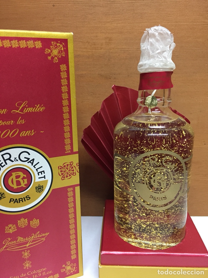 Miniature di profumi antiche: Eau de cologne Roger & Gallet. Edici&oacute;n limitada a&ntilde;o 2006. 200 aniversario. Oro 22 quilates. 500ml.