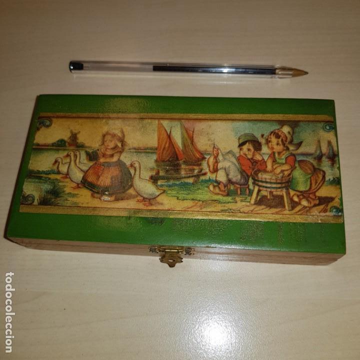 &Eacute;chantillons de parfums anciens: Cajita jabones