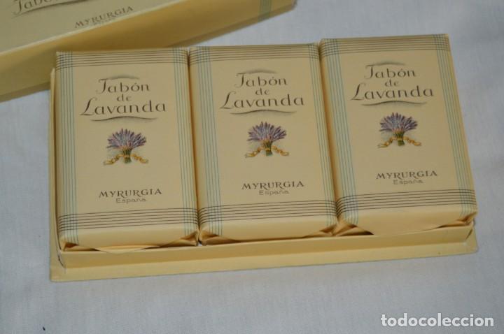 Miniaturas de perfumes antiguos: VINTAGE - SET / ESTUCHE CON TRES JABONES DE LAVANDA DE MYRURGIA - PRECINTADOS - ¡Mira! - Foto 2 - 144778818