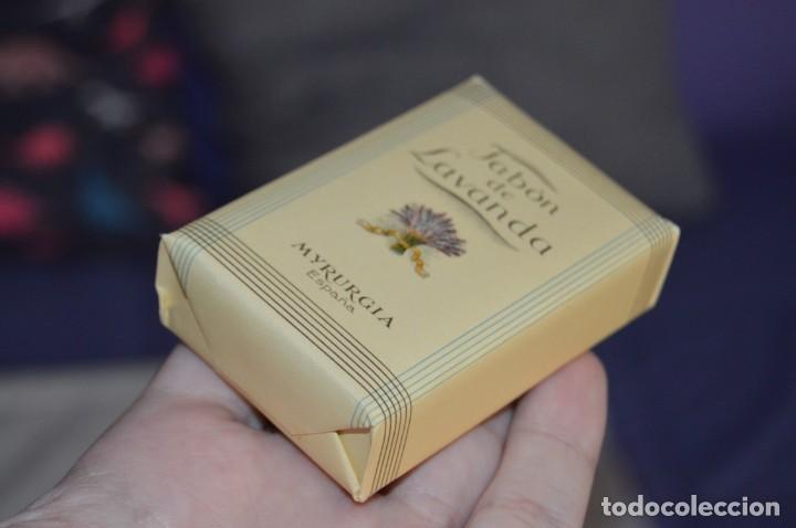 Miniaturas de perfumes antiguos: VINTAGE - SET / ESTUCHE CON TRES JABONES DE LAVANDA DE MYRURGIA - PRECINTADOS - ¡Mira! - Foto 3 - 144778818