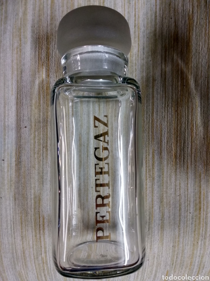 Miniaturas de perfumes antiguos: Botella de perfume gran formato , Pertegaz. - Foto 1