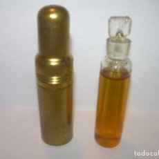 Miniaturas de perfumes antiguos: ANTIGUO PERFUMERO DE LATON E INTERIOR DE CRISTAL...PRACTICAMENTE TIENE TODO EL PERFUME.. Lote 158273234