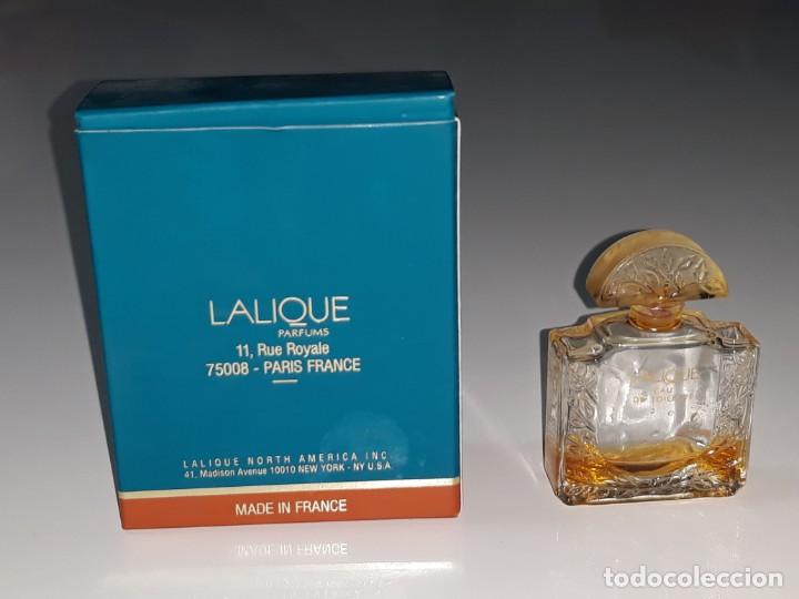 &Eacute;chantillons de parfums anciens: ANTIGUA MINIATURA DE PERFUME EAU DE TOILETTE - LALIQUE - CON SU CAJA 4.5 M.L