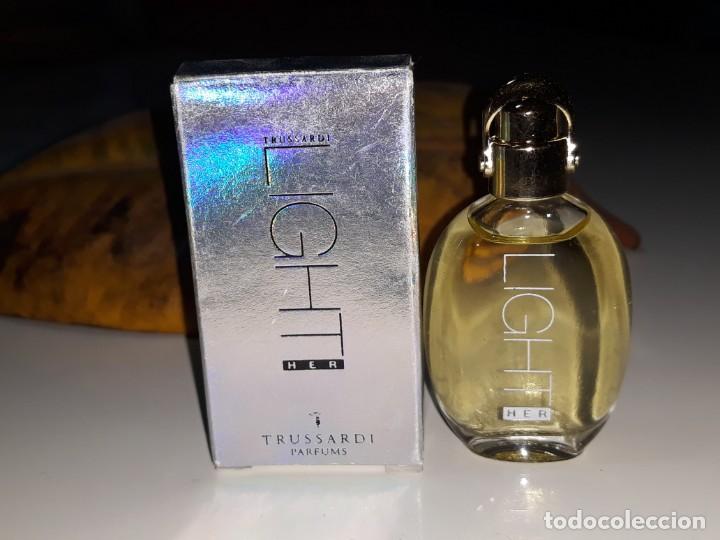 &Eacute;chantillons de parfums anciens: ANTIGUA MINIATURA DE PERFUME EAU DE TOILETTE - LIGHT HER - TRUSSARDI - CON SU CAJA - 5 M.L