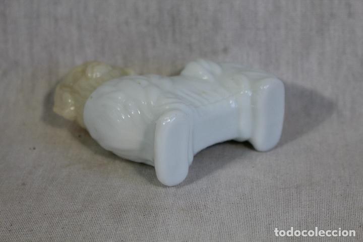 Miniaturas de perfumes antiguos: botella perro colonia avon - Foto 4