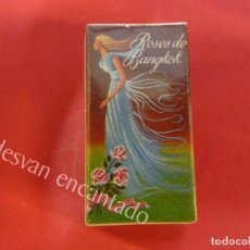 Miniaturas de perfumes antiguos: ANTIGUA BOTELLITA DE PERFUME FRANCÉS ROSES DE BANGKOK. DOUCE NUIT. SIN ABRIR. AÑOS 50-60S. Lote 162032178