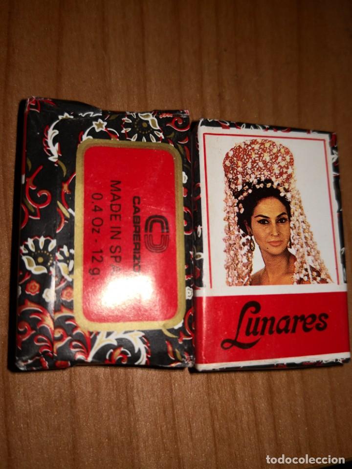 Miniaturas de perfumes antigos: 2 jaboncillos pastilla peque&ntilde;a de jab&oacute;n Lunares 12 gramos