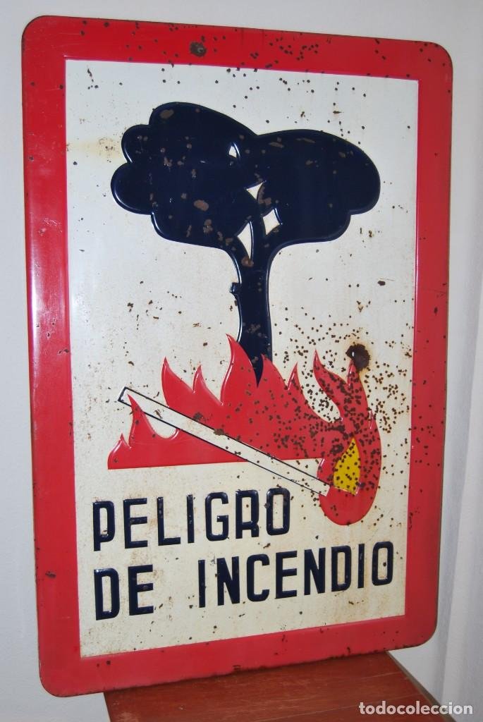 IMPRESIONANTE SEÑAL DE PELIGRO DE INCENDIO - ENORME CARTEL DE HIERRO - MINIST. DE AGRICULTURA - 1966
