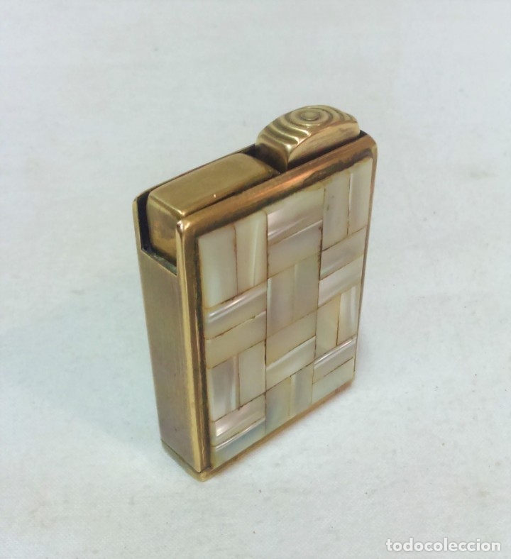 Miniaturen von alten Parf&uuml;men: PERFUMADOR EN FORMA DE MECHERO LA DONNA EN LAT&Oacute;N E INCRUSTRACIONES DE N&Aacute;CAR EN AMBAS PARTES.