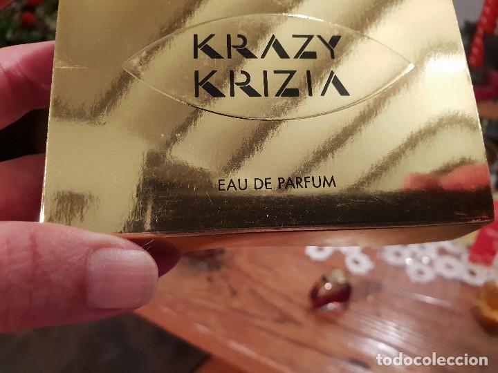 Miniaturas de perfumes antiguos: KRAZY KRIZIA MINIATURA - Foto 3