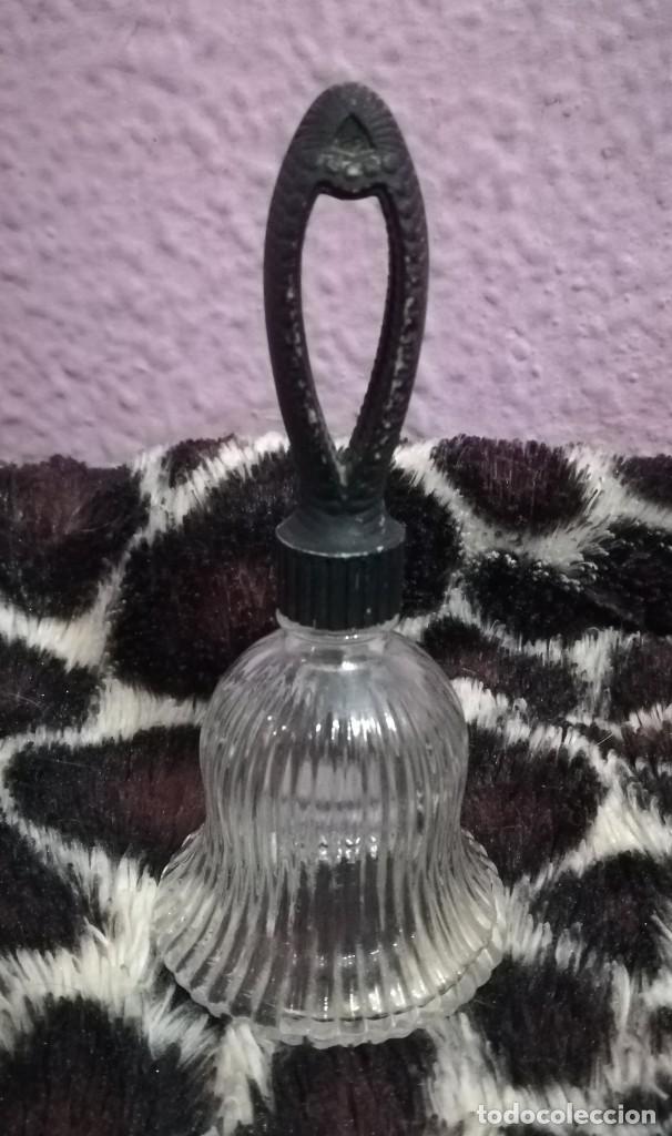 Miniaturas de perfumes antiguos: FRASCO PERFUME CAMPANA AVON - Foto 1