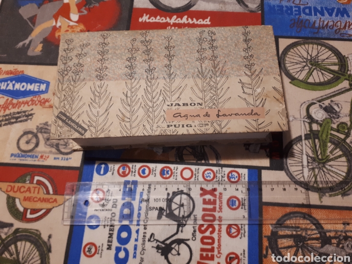 Miniaturas de perfumes antiguos: Antigua caja jab&oacute;n Agua de Lavanda Puig