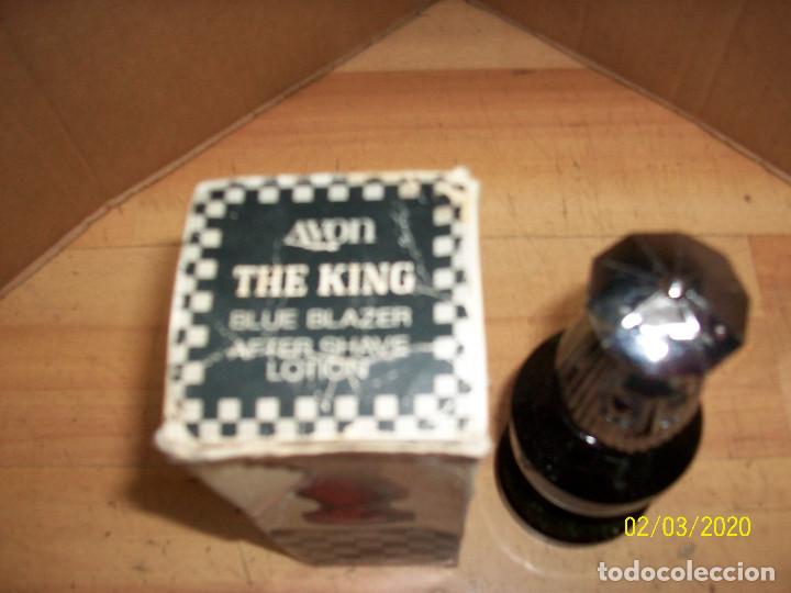 Miniaturas de perfumes antiguos: AVON- THE KING-LLENA - Foto 2