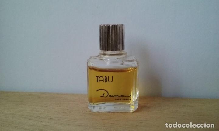 Miniaturen von alten Parf&uuml;men: Excelente micromini antigua Tab&uacute; tap&oacute;n dorado (concentraci&oacute;n perfume) de Dana.1,8 ml