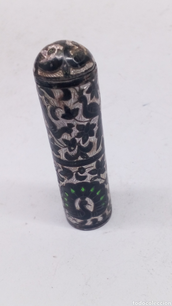 &Eacute;chantillons de parfums anciens: Caja de plata esmaltada