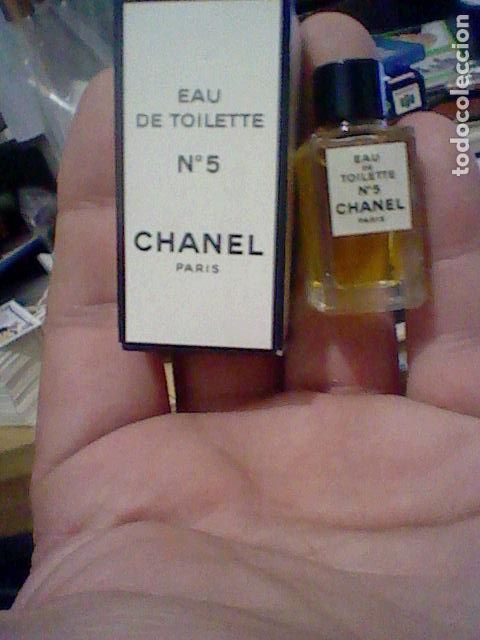 Miniaturas de perfumes antiguos: CHANEL N&ordm;5 MINIATURA EAU TOILETTE PARIS  4,5 CMS ALTO 4,5 ML LLENO PERFUME