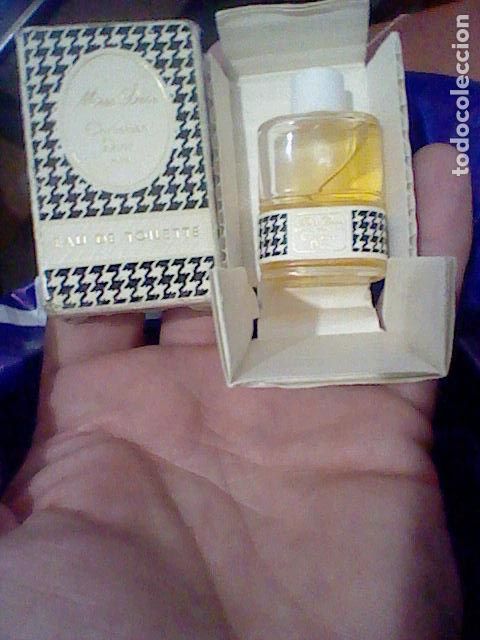 Miniaturas de perfumes antiguos: DIOR MISS CHRISTIAN 5 CMS ALTO MUY LLENA EN CAJA