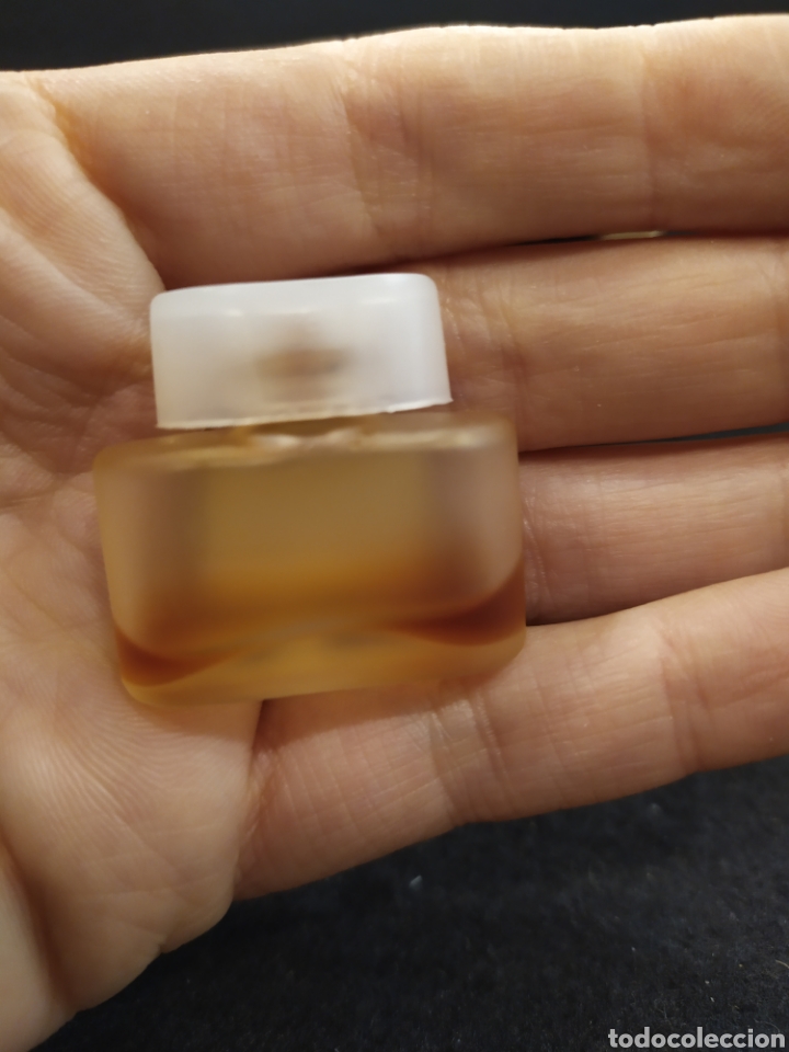 Miniaturas de perfumes antiguos: Miniatura Krizia. - Foto 4