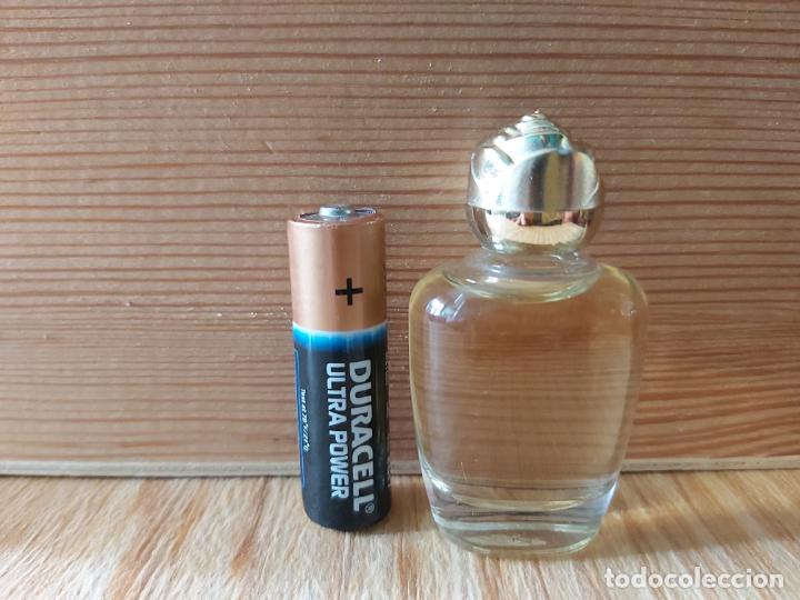 Miniaturas de perfumes antigos: Miniatura desconozco contenido
