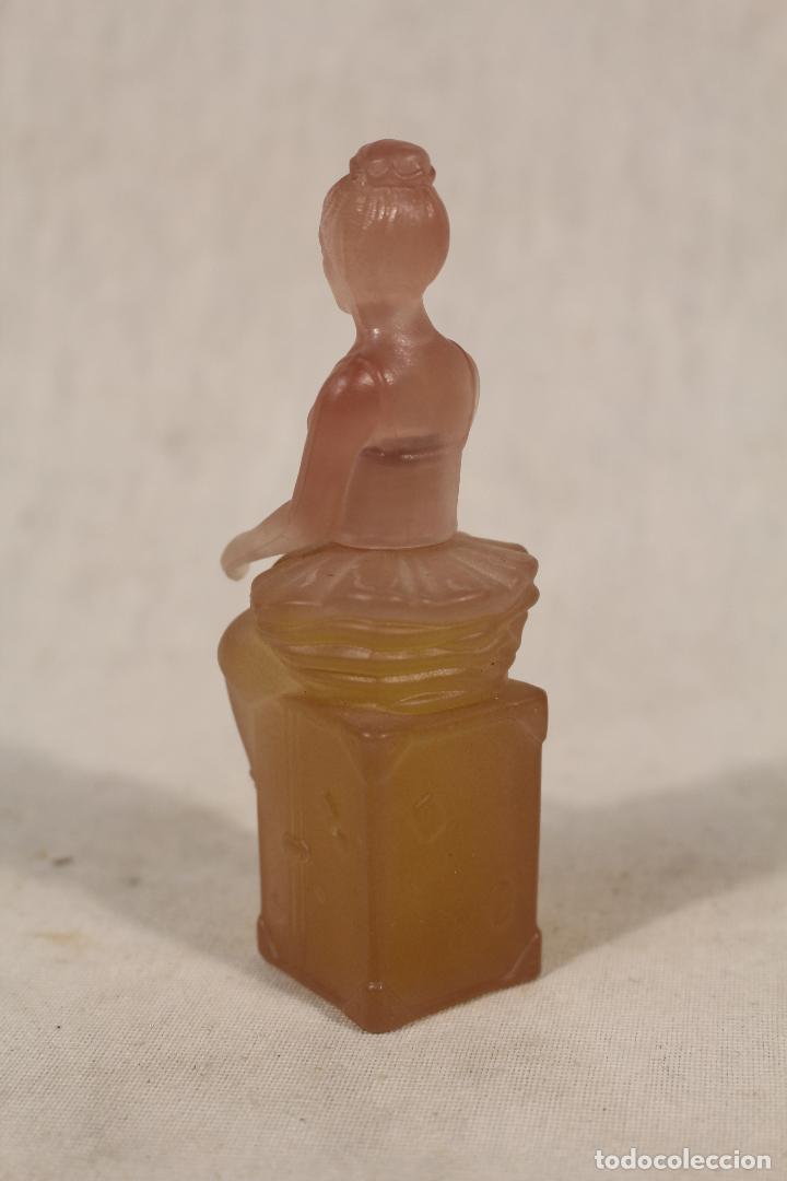 Miniaturas de perfumes antiguos: botella bailarina perfume avon - Foto 2