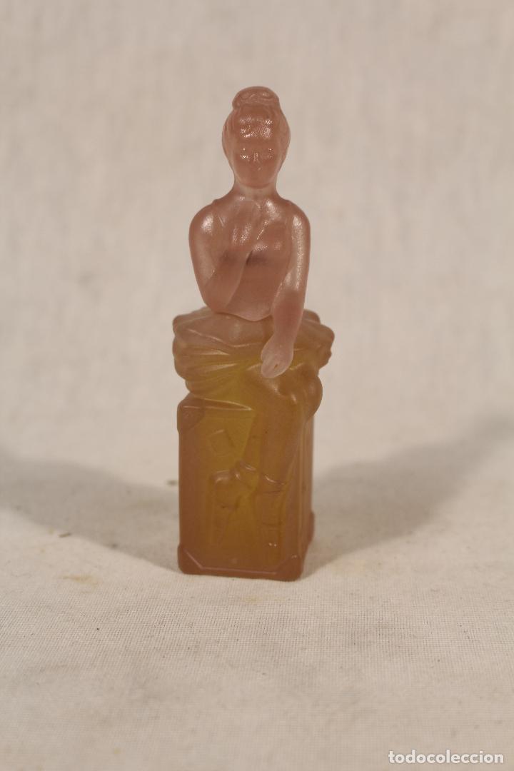 Miniaturas de perfumes antiguos: botella bailarina perfume avon - Foto 1