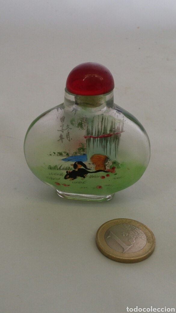 Miniatures of antique perfumes: Antigua botella de perfume japonesa pintada por dentro