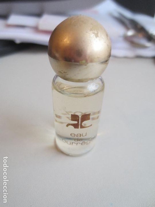 Miniaturas de perfumes antigos: mini perfume eau de courreges. paris.