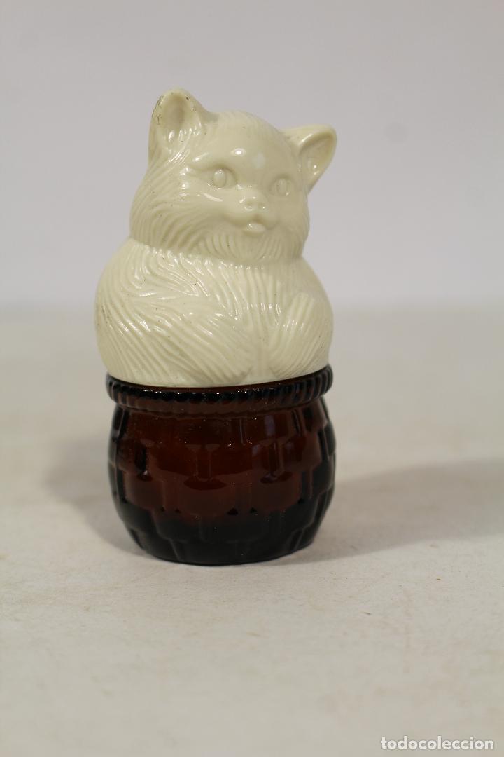 Miniaturas de perfumes antiguos: botella gato - crema avon - Foto 3