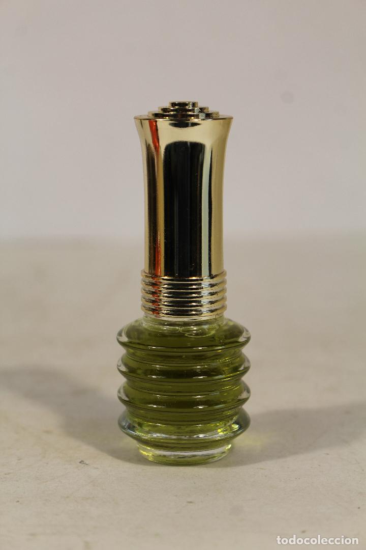 Miniaturas de perfumes antigos: Vintage Nearness (Parfum Concentr&eacute;) is a perfume by Avon for women and was released in 1955.