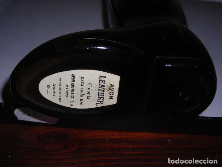 Miniaturas de perfumes antiguos: avon bota - Foto 2