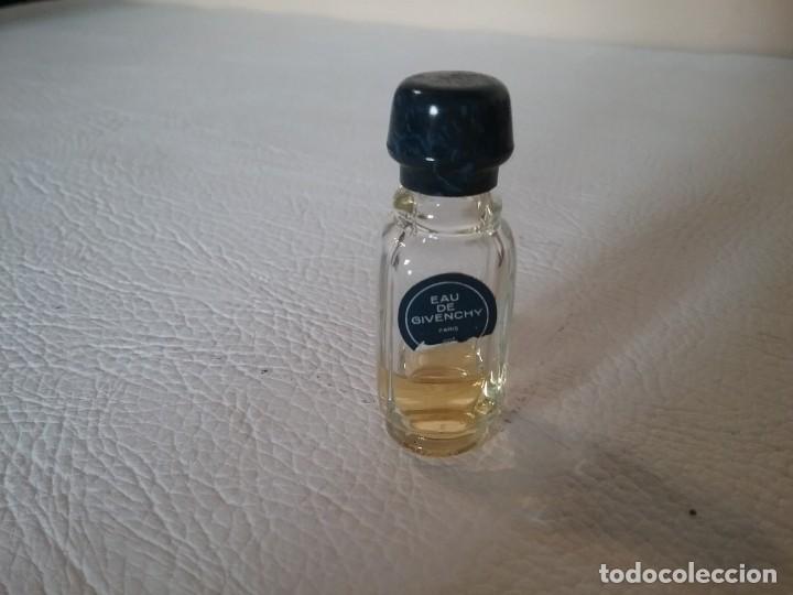 Miniaturas de perfumes antiguos: MINIATURA FRASCO PERFUME EAU DE GIVENCHY - Foto 1