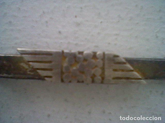 Miniature di profumi antiche: INSIGNIA PASADOR BONITO LOGO 6 CMS LARGO PRESENTA DESGASTE